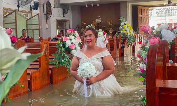 Noiva se casa em meio a inundação | Foto: Reprodução Instagram