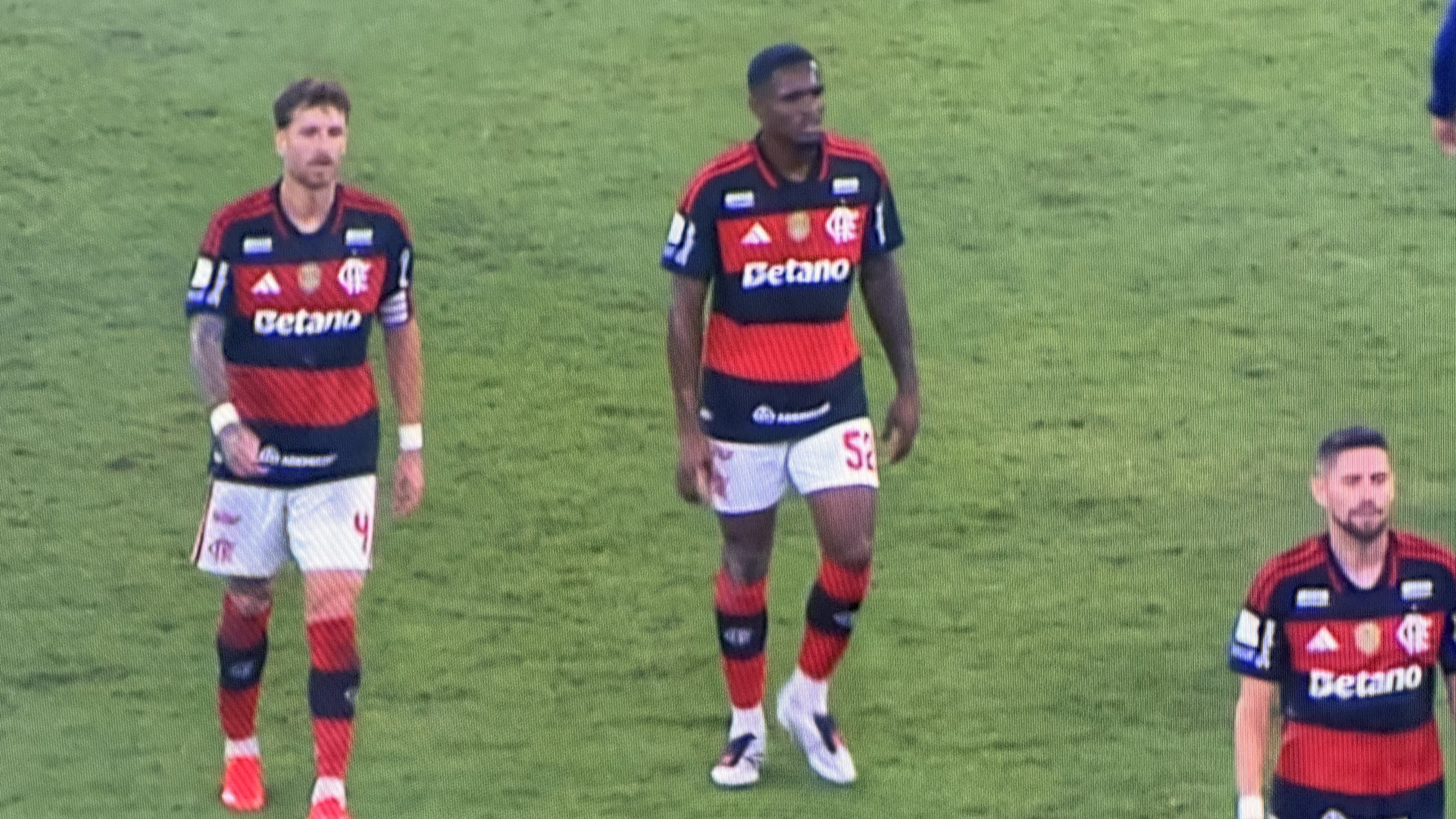 Flamengo domina o Mirassol, vence por 2 a 0 no Maracanã e encosta de vez no Palmeiras