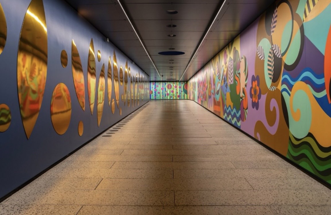 MASP inaugura passagem subterrânea com obra imersiva de Beatriz Milhazes