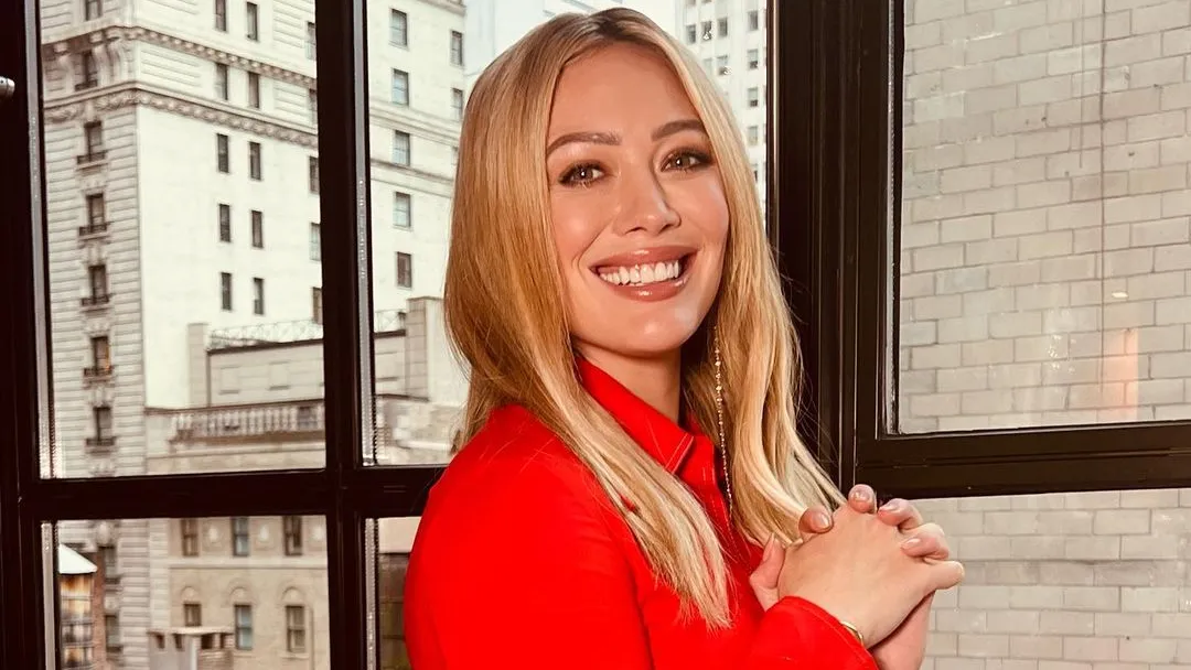 Hilary Duff retorna ao Brasil em 2027 com a The Lucky Me Tour — Foto: Divulgação