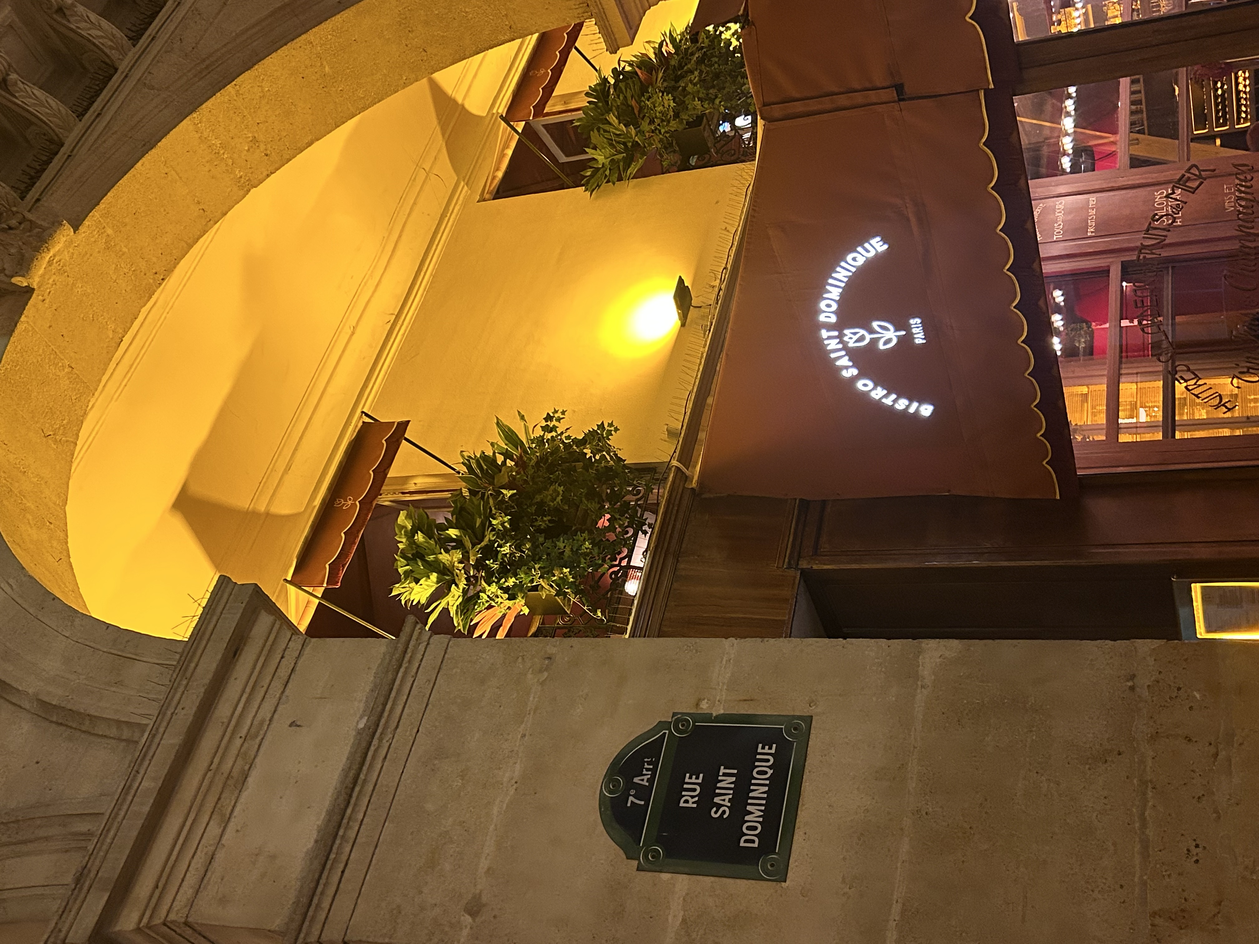 Bistro Saint-Dominique: um clássico parisiense aos pés da Torre Eiffel