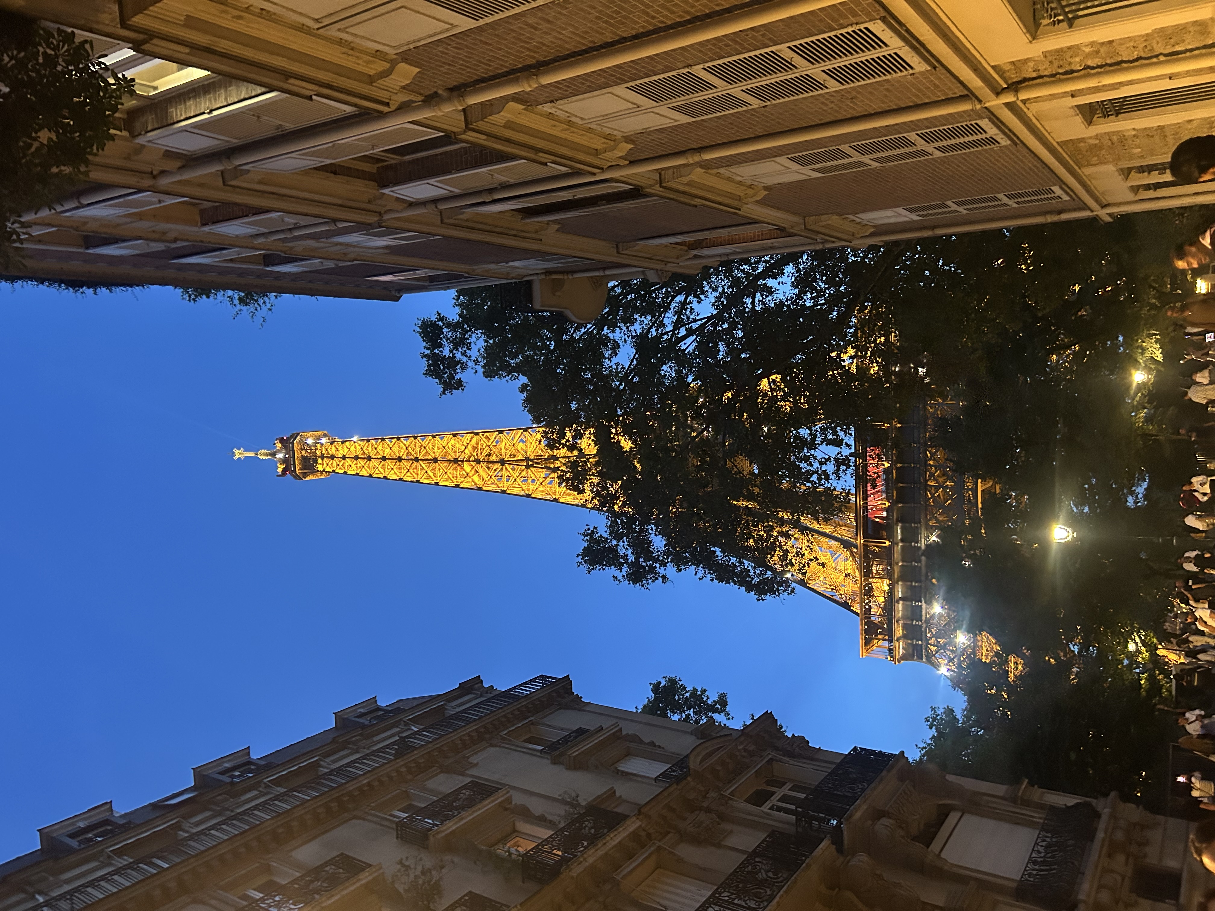 Rue de l’Université: quando Paris enquadra a Torre Eiffel