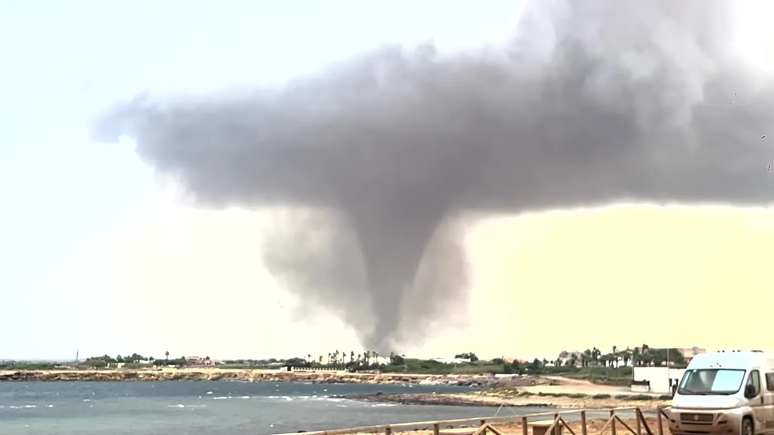 Tornado causou grande prejuízo aos moradores da cidade. Foto: Euronews