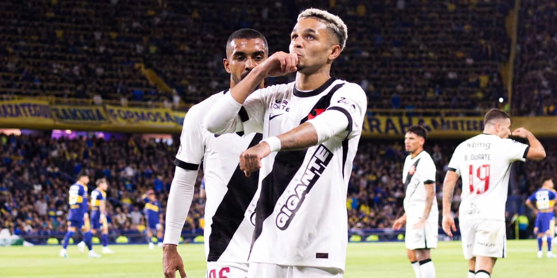 Adson comemorando gol na vitória do Vasco. Foto: Reprodução
