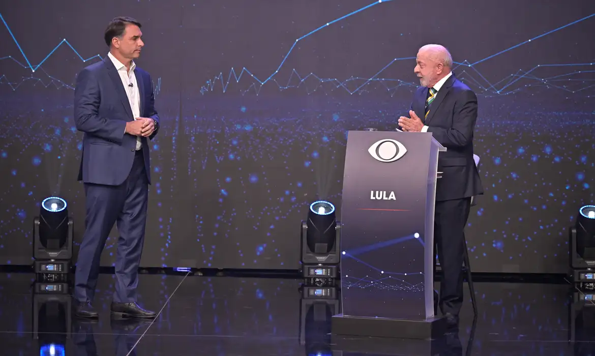 Flávio Bolsonaro e Lula. Foto: Agência Brasil.