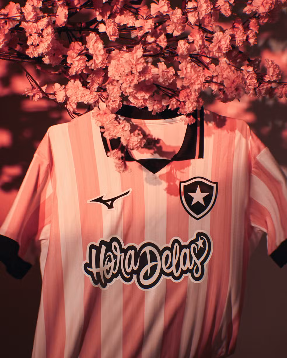 Botafogo lança quarta camisa em campanha pelo Outubro Rosa — Foto: Divulgação